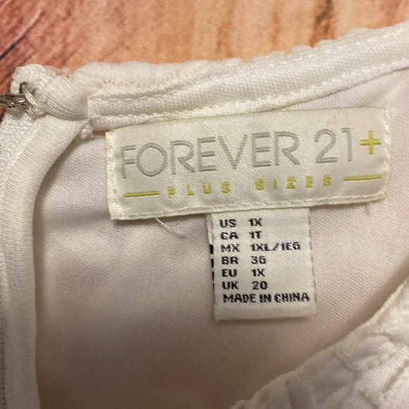 Women’s Forever 21 White Lace Dress  Sleeveless with Liner Size 1X - Picture 2 of 7